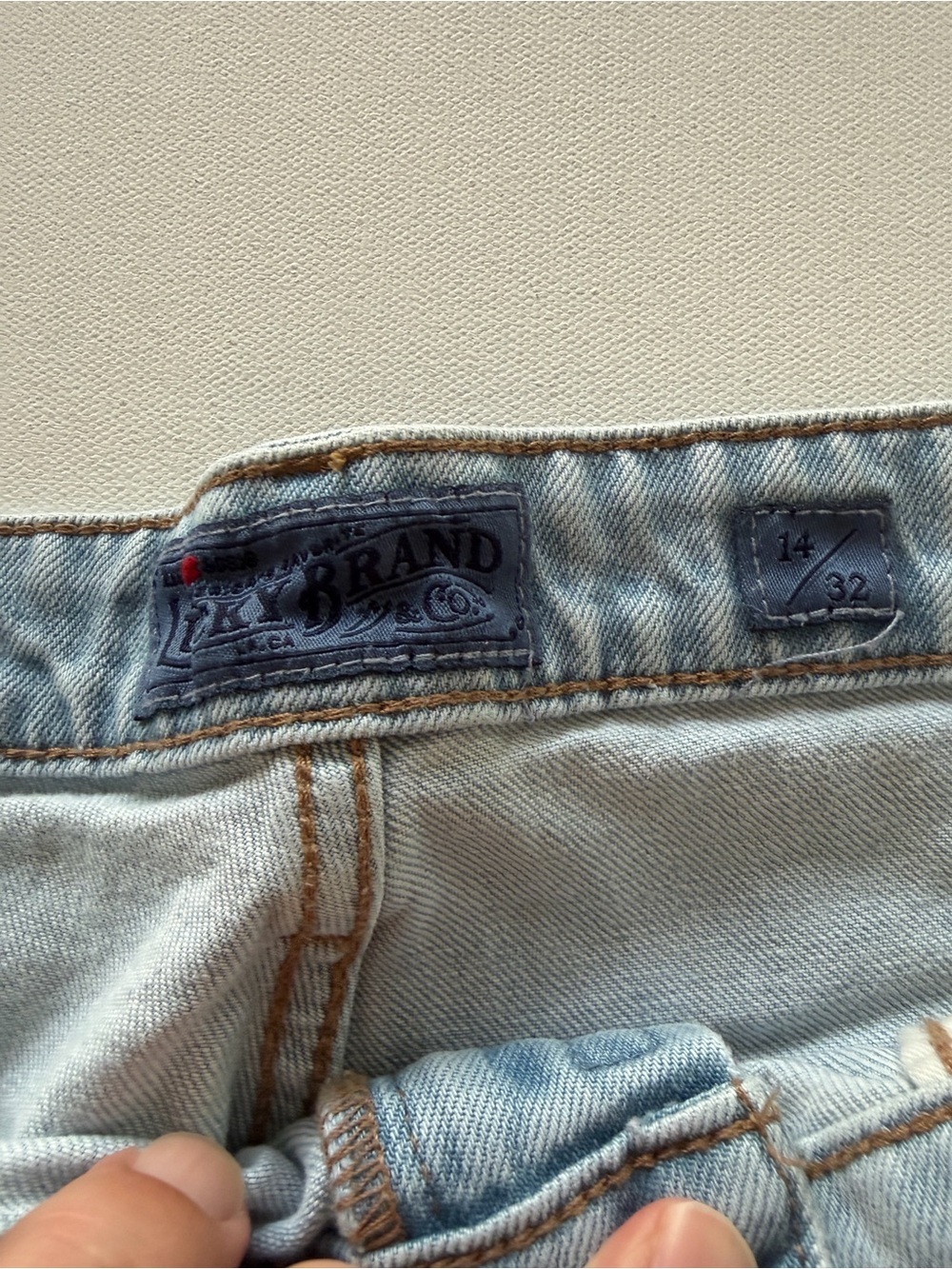 EUC Women's Lucky Brand Snap Leg Light Wash Denim Jeans Size 14/32 Unique (D2) - Picture 6 of 8